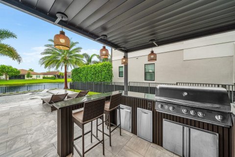 House in Royal Palm Beach, Florida 5 bedrooms, 272.39 sq.m. № 2399976 - photo 28