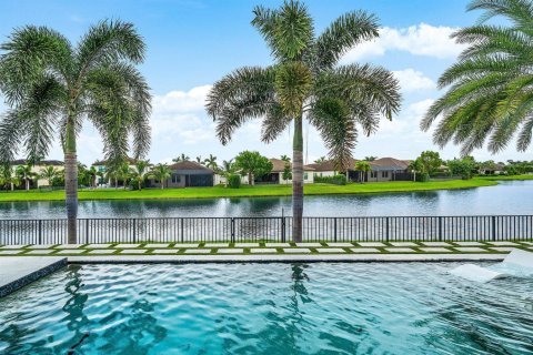 House in Royal Palm Beach, Florida 5 bedrooms, 272.39 sq.m. № 2399976 - photo 23