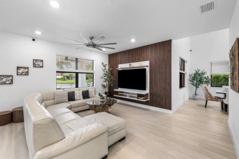 House in Royal Palm Beach, Florida 5 bedrooms, 272.39 sq.m. № 2399976 - photo 16