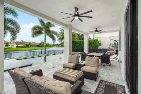 House in Royal Palm Beach, Florida 5 bedrooms, 272.39 sq.m. № 2399976 - photo 22