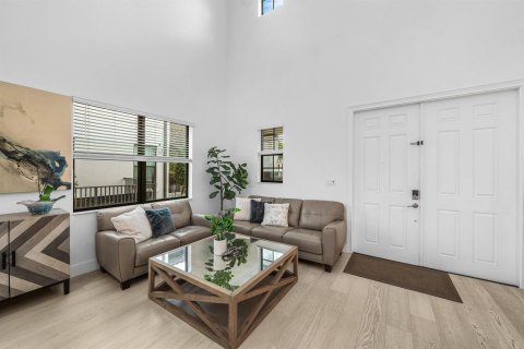 House in Royal Palm Beach, Florida 5 bedrooms, 272.39 sq.m. № 2399976 - photo 7