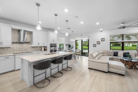 House in Royal Palm Beach, Florida 5 bedrooms, 272.39 sq.m. № 2399976 - photo 11