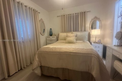 Casa en venta en Miami, Florida, 4 dormitorios, 184.41 m2 № 2056902 - foto 4