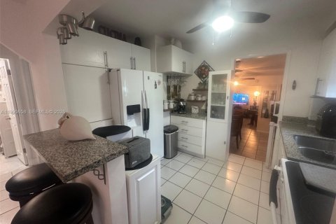 Casa en venta en Miami, Florida, 4 dormitorios, 184.41 m2 № 2056902 - foto 8