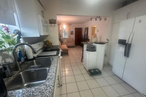 Casa en venta en Miami, Florida, 4 dormitorios, 184.41 m2 № 2056902 - foto 10