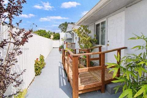 Villa ou maison à vendre à Miami, Floride: 4 chambres, 184.41 m2 № 2056902 - photo 28