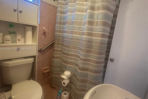 Casa en venta en Miami, Florida, 4 dormitorios, 184.41 m2 № 2056902 - foto 13