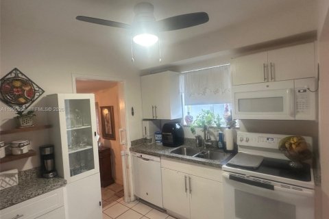 Casa en venta en Miami, Florida, 4 dormitorios, 184.41 m2 № 2056902 - foto 9