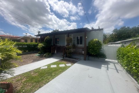 Casa en venta en Miami, Florida, 4 dormitorios, 184.41 m2 № 2056902 - foto 2