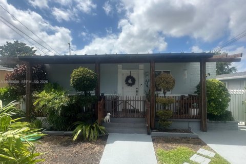 Casa en Miami, Florida 4 dormitorios, 184.41 m2 № 2056902