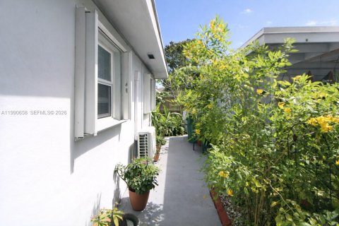 Villa ou maison à vendre à Miami, Floride: 4 chambres, 184.41 m2 № 2056902 - photo 30