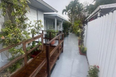 Casa en venta en Miami, Florida, 4 dormitorios, 184.41 m2 № 2056902 - foto 19