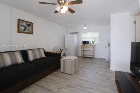 Villa ou maison à vendre à Miami, Floride: 4 chambres, 184.41 m2 № 2056902 - photo 21