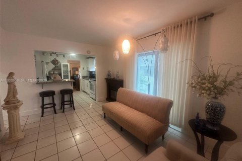 Casa en venta en Miami, Florida, 4 dormitorios, 184.41 m2 № 2056902 - foto 3