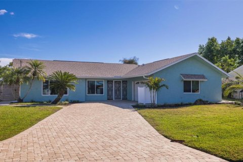 House in Cape Coral, Florida 3 bedrooms, 187.85 sq.m. № 1547745 - photo 2