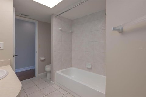 House in Cape Coral, Florida 3 bedrooms, 187.85 sq.m. № 1547745 - photo 27