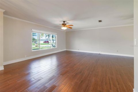 House in Cape Coral, Florida 3 bedrooms, 187.85 sq.m. № 1547745 - photo 16