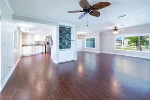 House in Cape Coral, Florida 3 bedrooms, 187.85 sq.m. № 1547745 - photo 12