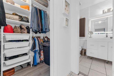 Villa ou maison à vendre à Miami, Floride: 2 chambres, 134.71 m2 № 1974736 - photo 15