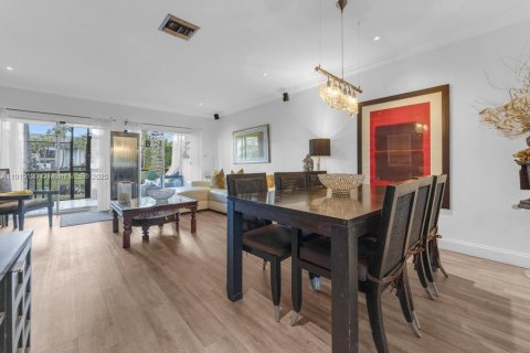 Villa ou maison à vendre à Miami, Floride: 2 chambres, 134.71 m2 № 1974736 - photo 2