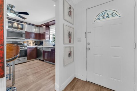 Villa ou maison à vendre à Miami, Floride: 2 chambres, 134.71 m2 № 1974736 - photo 17