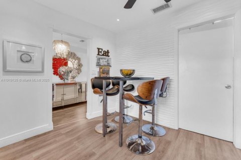 Villa ou maison à vendre à Miami, Floride: 2 chambres, 134.71 m2 № 1974736 - photo 23