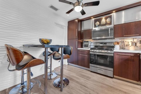 Villa ou maison à vendre à Miami, Floride: 2 chambres, 134.71 m2 № 1974736 - photo 19