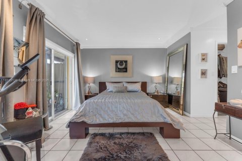 Villa ou maison à vendre à Miami, Floride: 2 chambres, 134.71 m2 № 1974736 - photo 10