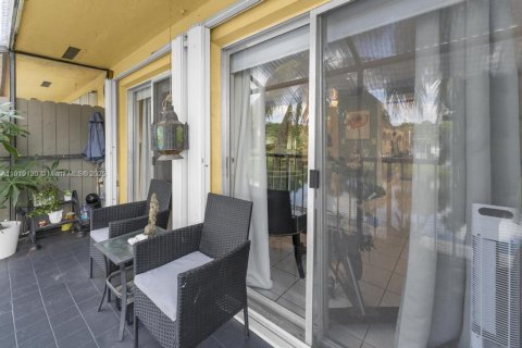 Villa ou maison à vendre à Miami, Floride: 2 chambres, 134.71 m2 № 1974736 - photo 14