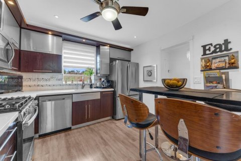 Villa ou maison à vendre à Miami, Floride: 2 chambres, 134.71 m2 № 1974736 - photo 1