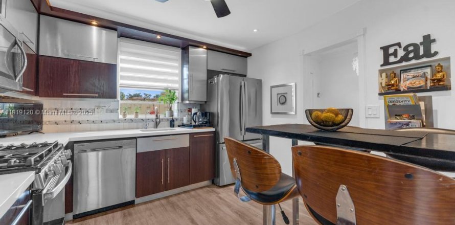 Villa ou maison à Miami, Floride 2 chambres, 134.71 m2 № 1974736