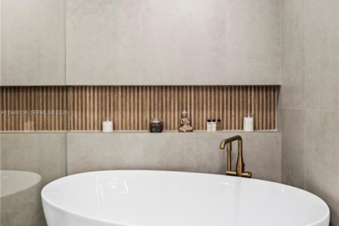 Condo in Aventura, Florida, 3 bedrooms  № 2006909 - photo 16