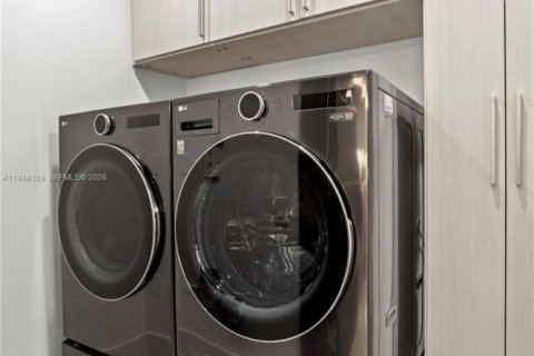 Condo in Aventura, Florida, 3 bedrooms  № 2006909 - photo 25