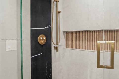 Condo in Aventura, Florida, 3 bedrooms  № 2006909 - photo 15