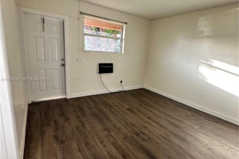 Casa en alquiler en Homestead, Florida, 2 dormitorios, 65.03 m2 № 1983593 - foto 2