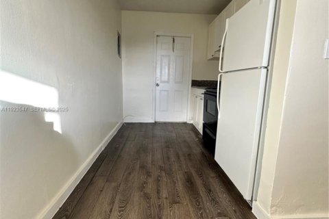 Casa en alquiler en Homestead, Florida, 2 dormitorios, 65.03 m2 № 1983593 - foto 7