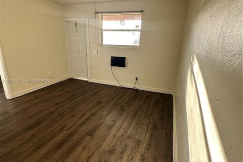 Casa en alquiler en Homestead, Florida, 2 dormitorios, 65.03 m2 № 1983593 - foto 3