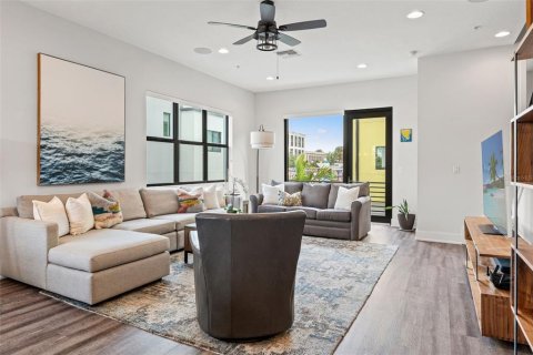 Adosado en venta en Saint Petersburg, Florida, 3 dormitorios, 183.2 m2 № 1597287 - foto 4