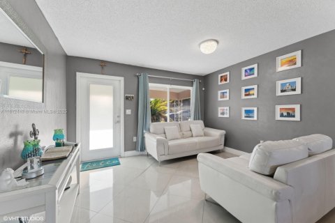 House in Fort Lauderdale, Florida 3 bedrooms, 125.42 sq.m. № 1776234 - photo 4