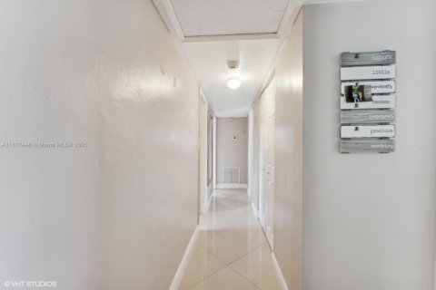 House in Fort Lauderdale, Florida 3 bedrooms, 125.42 sq.m. № 1776234 - photo 21