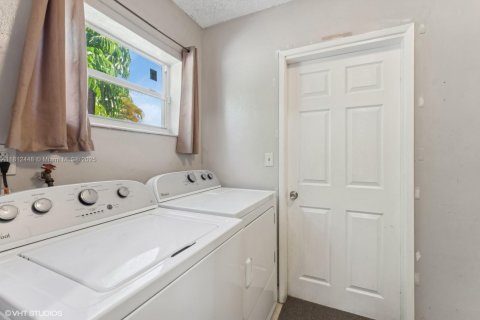 House in Fort Lauderdale, Florida 3 bedrooms, 125.42 sq.m. № 1776234 - photo 15