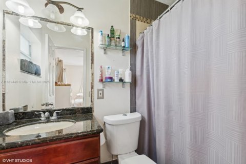 House in Fort Lauderdale, Florida 3 bedrooms, 125.42 sq.m. № 1776234 - photo 24