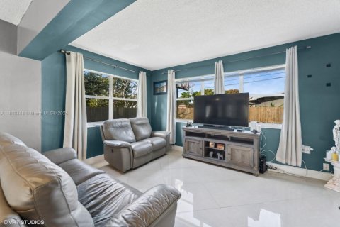 House in Fort Lauderdale, Florida 3 bedrooms, 125.42 sq.m. № 1776234 - photo 11