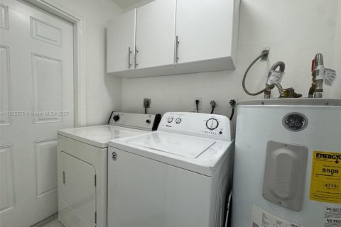 Casa en alquiler en Hollywood, Florida, 3 dormitorios, 176.24 m2 № 1891043 - foto 6
