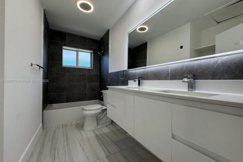 Casa en alquiler en Hollywood, Florida, 3 dormitorios, 176.24 m2 № 1891043 - foto 10