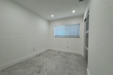 Casa en alquiler en Hollywood, Florida, 3 dormitorios, 176.24 m2 № 1891043 - foto 11