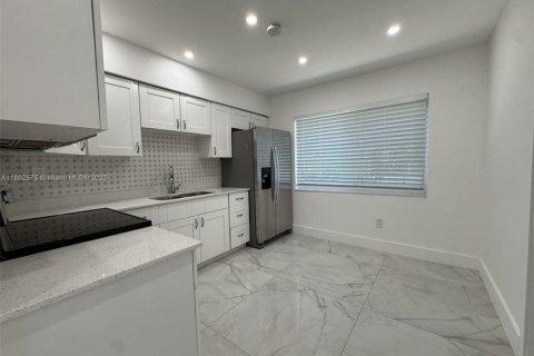 Casa en alquiler en Hollywood, Florida, 3 dormitorios, 176.24 m2 № 1891043 - foto 4