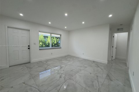 Casa en alquiler en Hollywood, Florida, 3 dormitorios, 176.24 m2 № 1891043 - foto 3