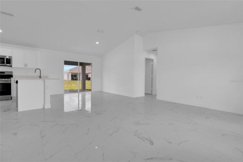 House in Cape Coral, Florida 3 bedrooms, 121.7 sq.m. № 2229338 - photo 3