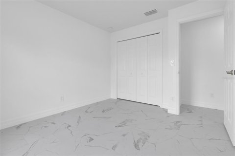House in Cape Coral, Florida 3 bedrooms, 121.7 sq.m. № 2229338 - photo 17